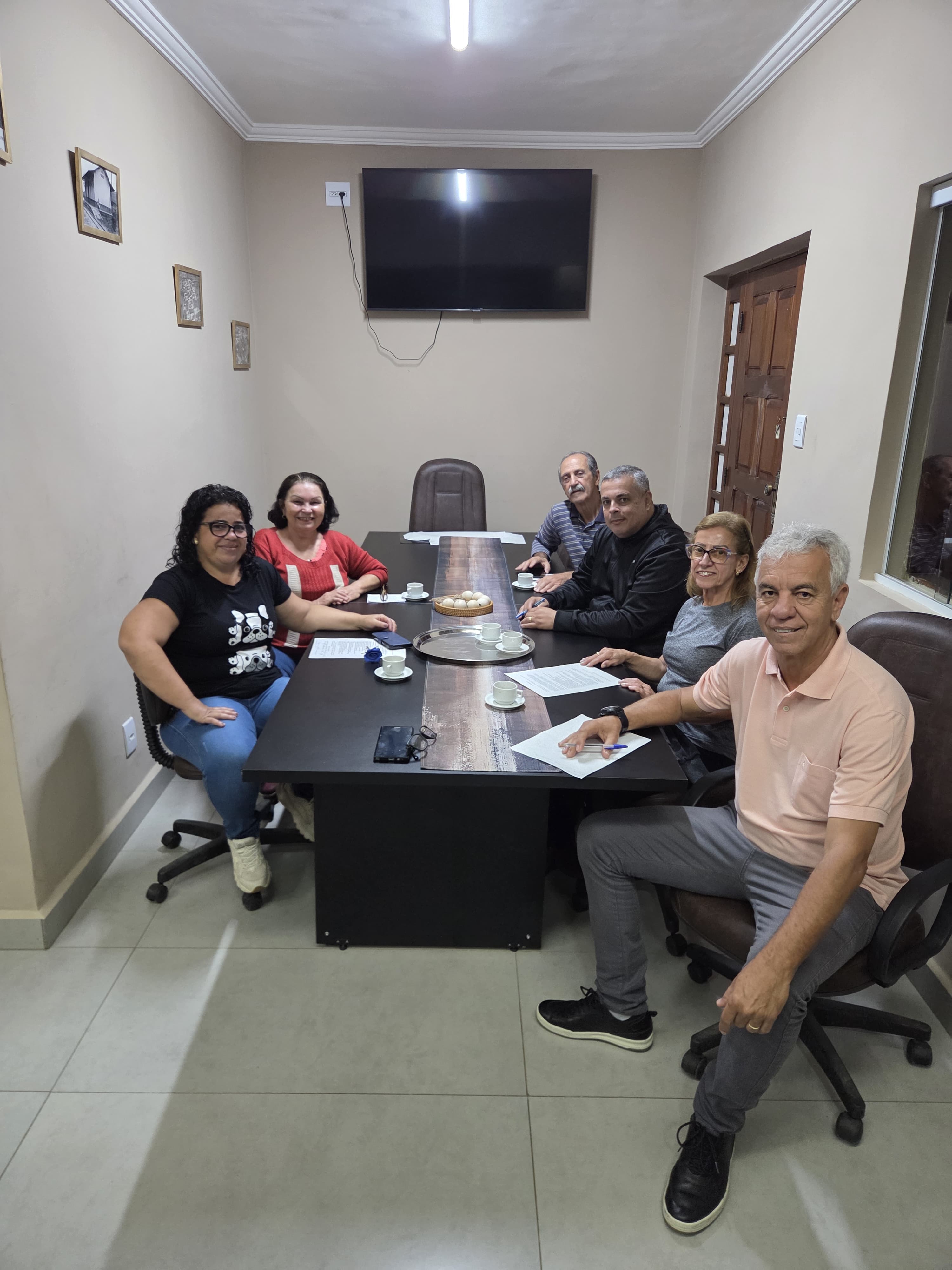 COMISSÃO DE MORADORES DO BAIRRO ALTO BOA VISTA SE REUNEM COM PREFEITO PARA DISCUTIREM MELHORIAS